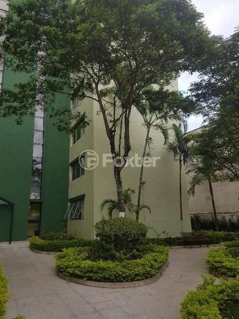 Image 7 - 896235